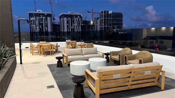 225 N Miami Ave #212 Miami, FL 33128