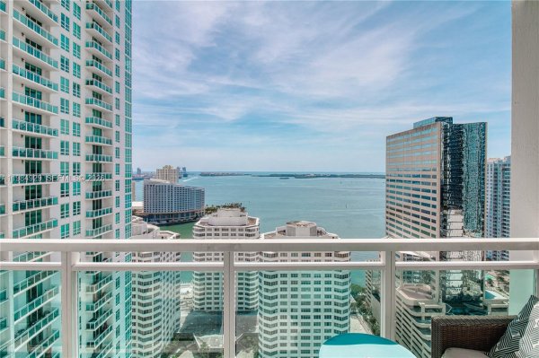 951 Brickell Ave #2902 Miami, FL 33131