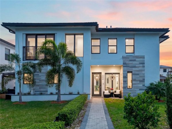 8281 NW 48th Ter Doral, FL 33166