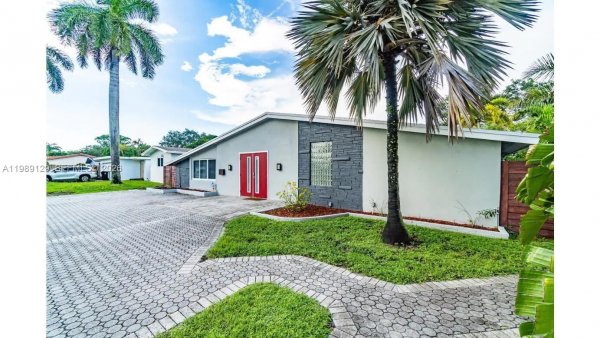 3161 Riverland Rd Fort Lauderdale, FL 33312