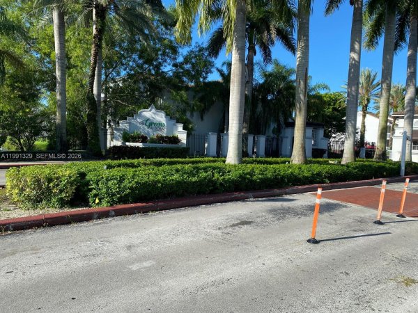 4990 NW 97th Pl #314 Doral, FL 33178