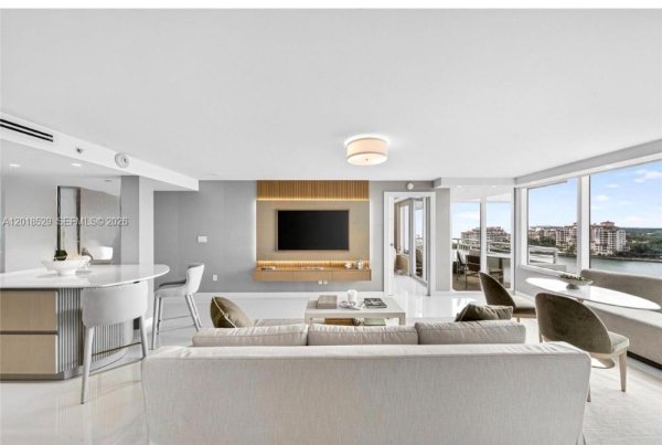 400 S Pointe Dr #1501 Miami Beach, FL 33139