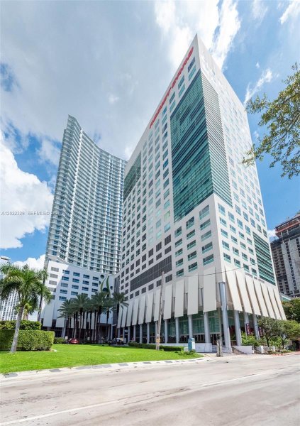 185 SW 7th St #4201 Miami, FL 33130