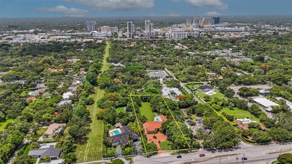 7030 Sunset Dr Miami, FL 33143