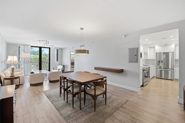 90 Edgewater Dr #225 Coral Gables, FL 33133