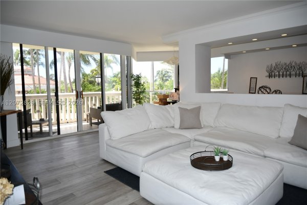 1000 E Island Blvd #303 Aventura, FL 33160