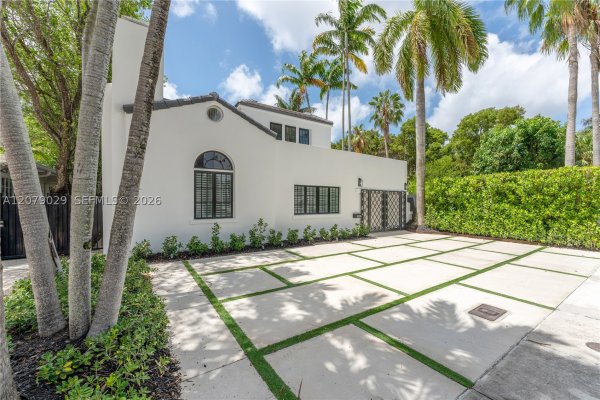 1826 Fairhaven Pl Miami, FL 33133