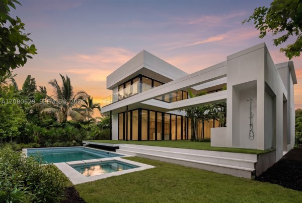 2094 Prairie Ave Miami Beach, FL 33139