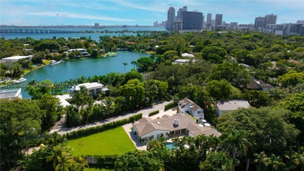 4700 Lake Rd Miami, FL 33137