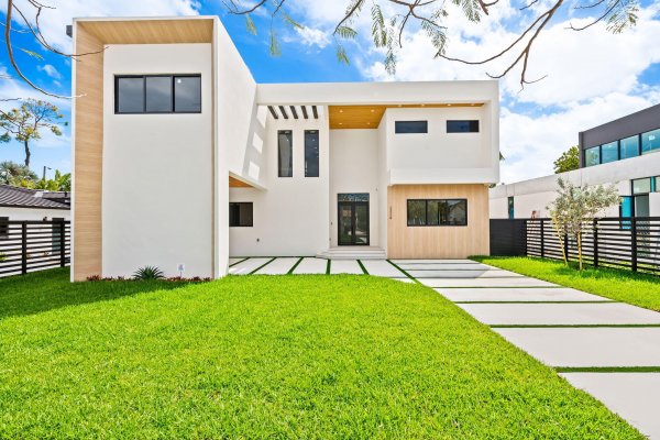 2324 SW 26th Miami, FL 33133