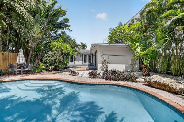615 NE 13th Fort Lauderdale, FL 33304
