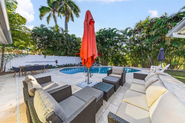 1959 SE 25th Ave Fort Lauderdale, FL 33316