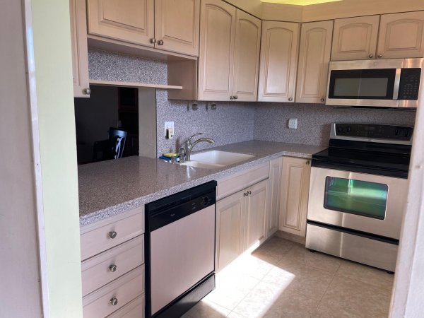 2520 NE 1st #411 Boynton Beach, FL 33435