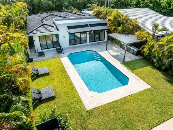 7610 Bayside Ln Miami Beach, FL 33141