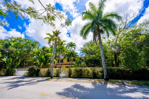 2855 SW 17th Ave Miami, FL 33133