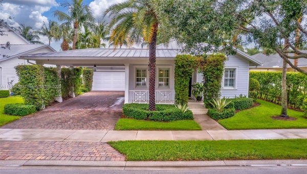 1327 Duval St Jupiter, FL 33458