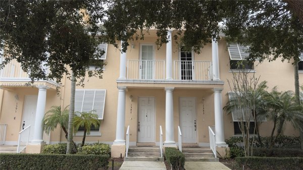 1587 Frederick Small Rd Jupiter, FL 33458