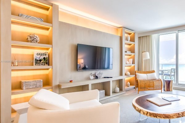 102 24th St #1016 Miami Beach, FL 33139