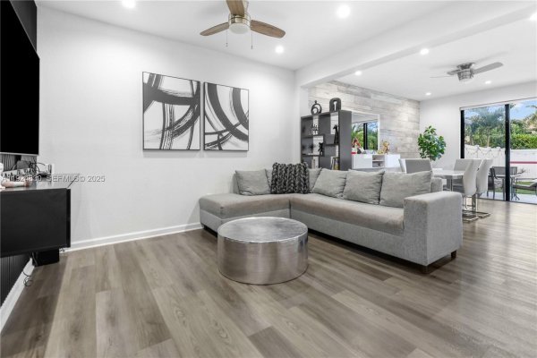 3337 W 91st Ter Hialeah, FL 33018