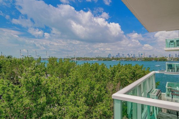 1000 West Ave #327 Miami Beach, FL 33139