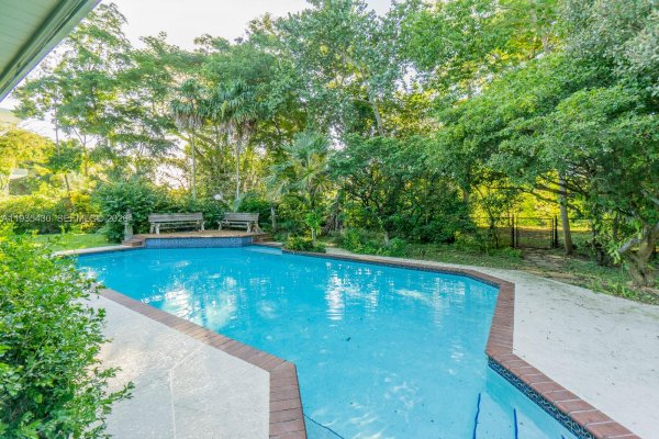 6290 SW 86th St Miami, FL 33143