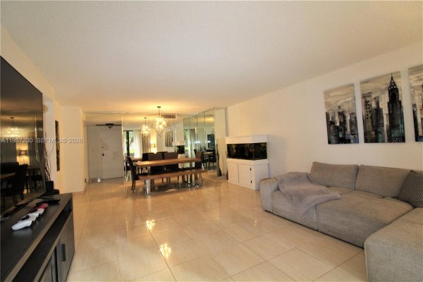 2500 Parkview Dr #315 Hallandale Beach, FL 33009