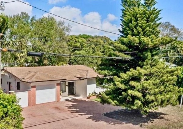 6385 SW 25th St Miami, FL 33155