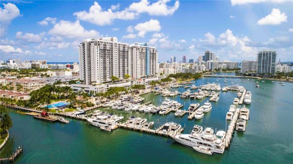 1800 Sunset Harbour Dr #2203 Miami Beach, FL 33139