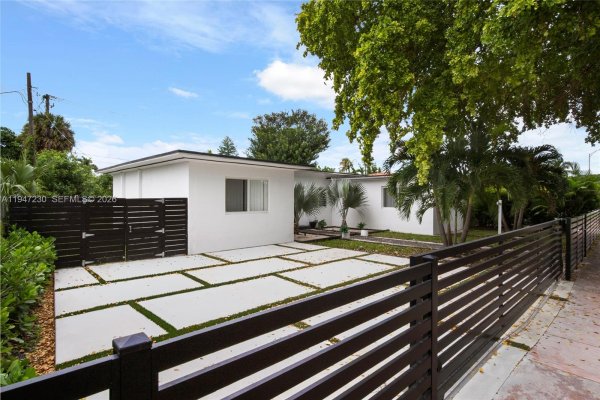1581 Normandy Dr Miami Beach, FL 33141