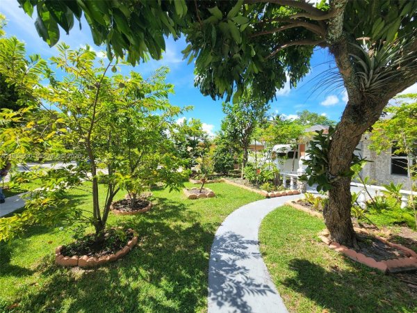 830 SW 50th Ave Margate, FL 33068