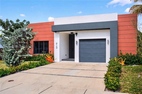 913 NE 15th St Fort Lauderdale, FL 33304