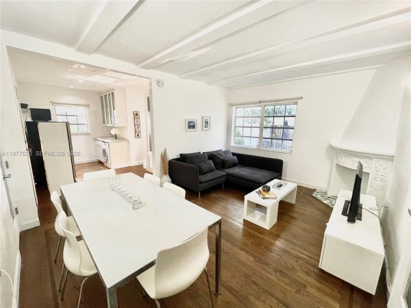 439 15th St #18 Miami Beach, FL 33139