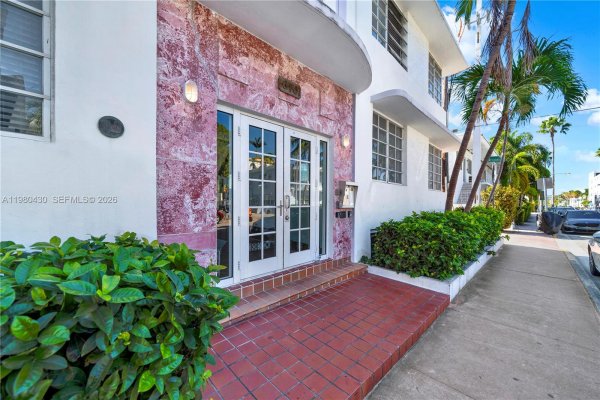 610 8th St #102 Miami Beach, FL 33139