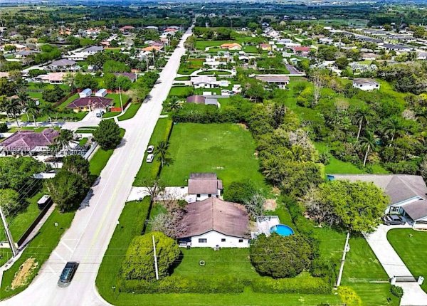 32595 SW 202nd Ave Homestead, FL 33030
