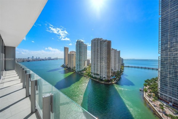 300 Biscayne Blvd Way #1904C Miami, FL 33131
