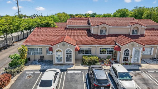 6802 NW 166th Ter #602 Miami Lakes, FL 33014