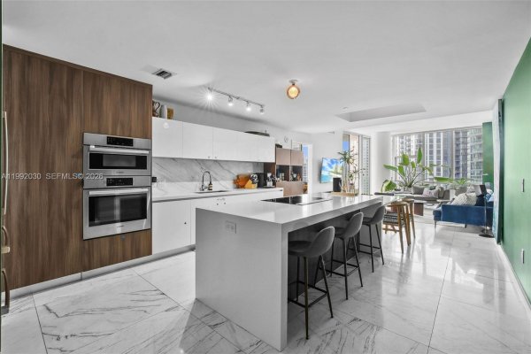 851 NE 1st Ave #3211 Miami, FL 33132