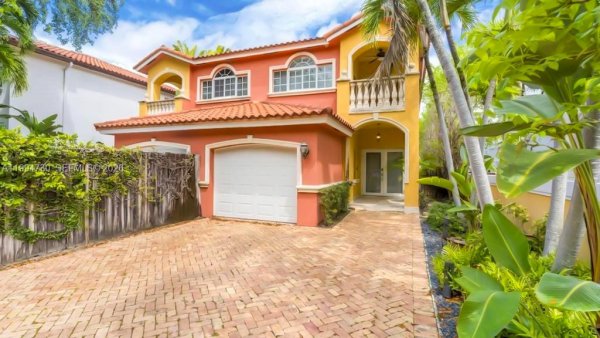 2841 Day Ave #2841 Miami, FL 33133