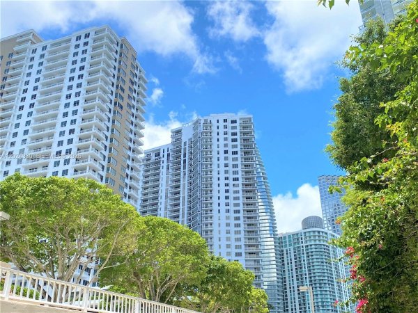 901 Brickell Key Blvd #2006 Miami, FL 33131