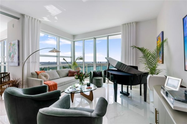 950 Brickell Bay Dr #5210 Miami, FL 33131