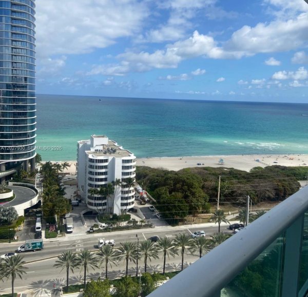 100 Bayview Dr #2014 Sunny Isles Beach, FL 33160
