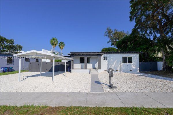 5731 SW 62nd Ter Miami, FL 33143