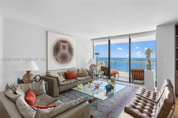 1581 Brickell Ave #1105 Miami, FL 33129