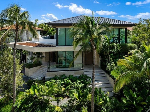 360 Harbor Ln Key Biscayne, FL 33149