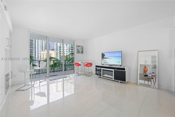 1300 Brickell Bay Dr #1600 Miami, FL 33131