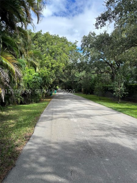 9300 SW 61st Pinecrest, FL 33156