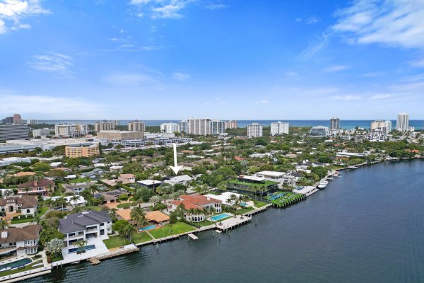 738 Middle Riv Fort Lauderdale, FL 33304