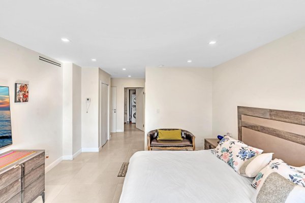 19390 Collins #421 Sunny Isles Beach, FL 33160