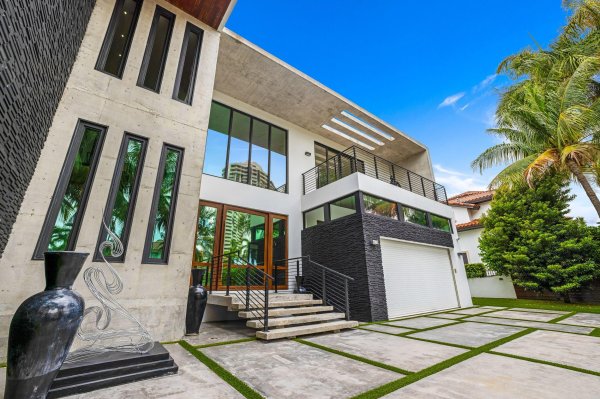 3462 NE 171st North Miami Beach, FL 33160