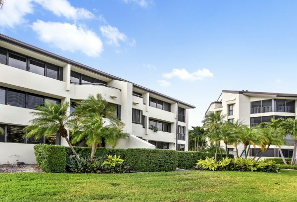 1100 Marine Way #A3l + Boat Slip  15 North Palm Beach, FL 33408